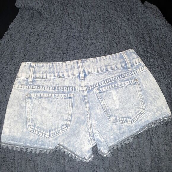 Blue Savvy Embroidered Boho Jean Shorts Size 7 - Picture 5 of 5